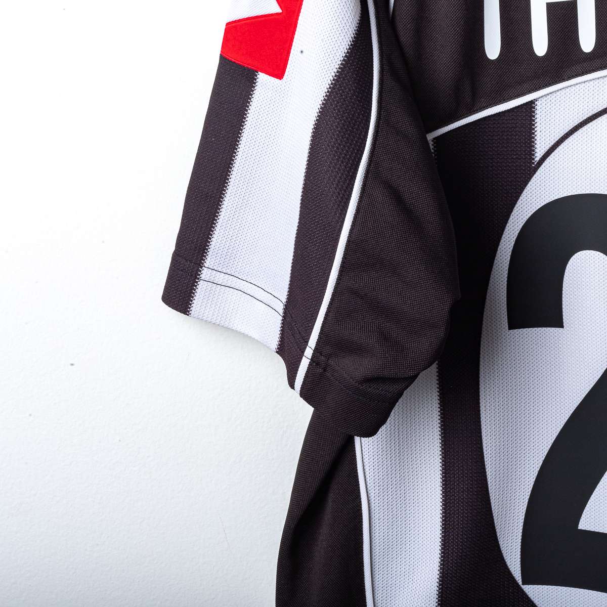 Juventus Lotto Fastweb Thuram 21 2002/2003 Home Shirt