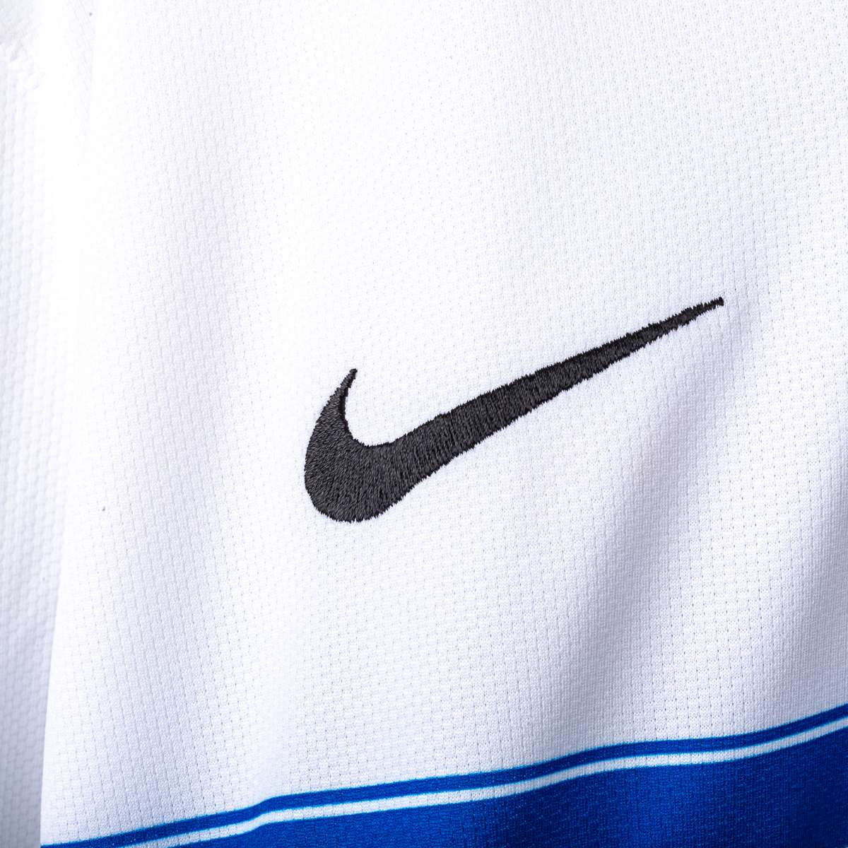 2009/2010 Inter Away Shirt Nike Milito 22 UEFA Respect