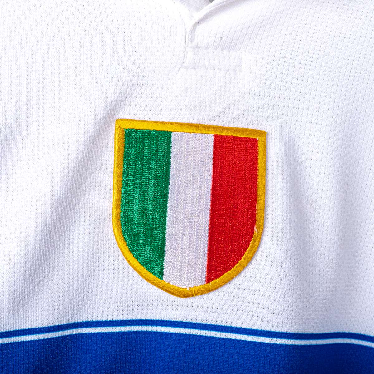 2009/2010 Inter Away Shirt Nike Milito 22 UEFA Respect