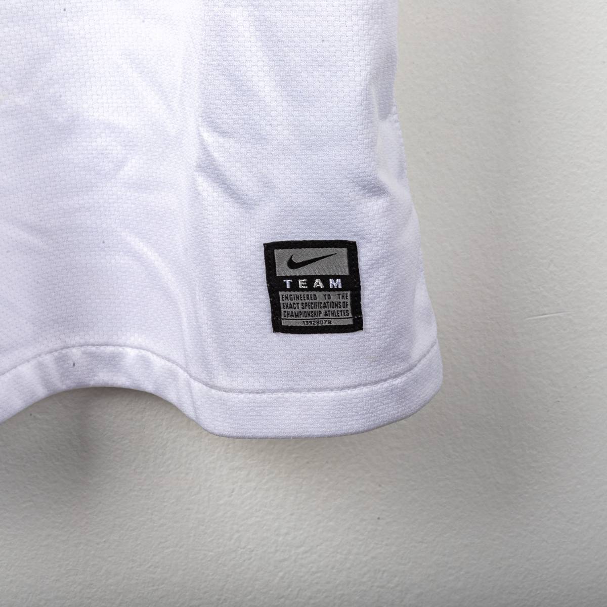 2009/2010 Inter Away Shirt Nike Milito 22 UEFA Respect