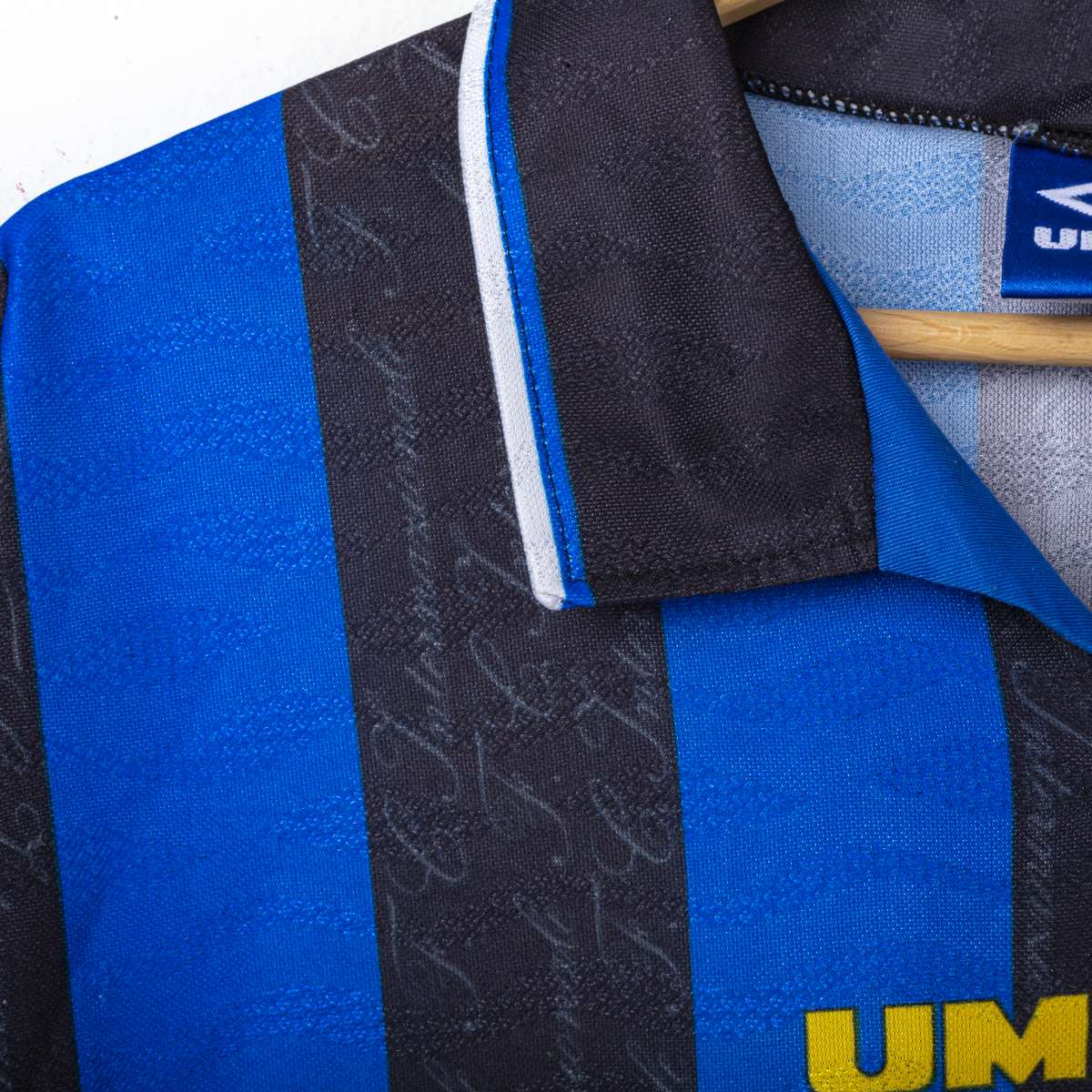 Inter Umbro Pirelli Zanetti 4 1996/1997 Home Shirt
