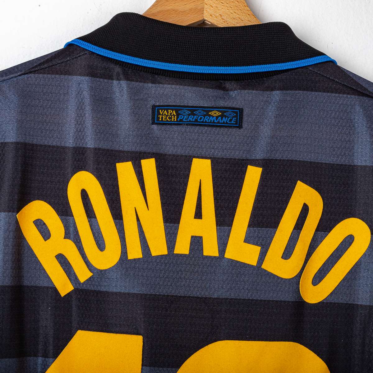 Inter Umbro Ronaldo 10 Third Shirt 1997/1998