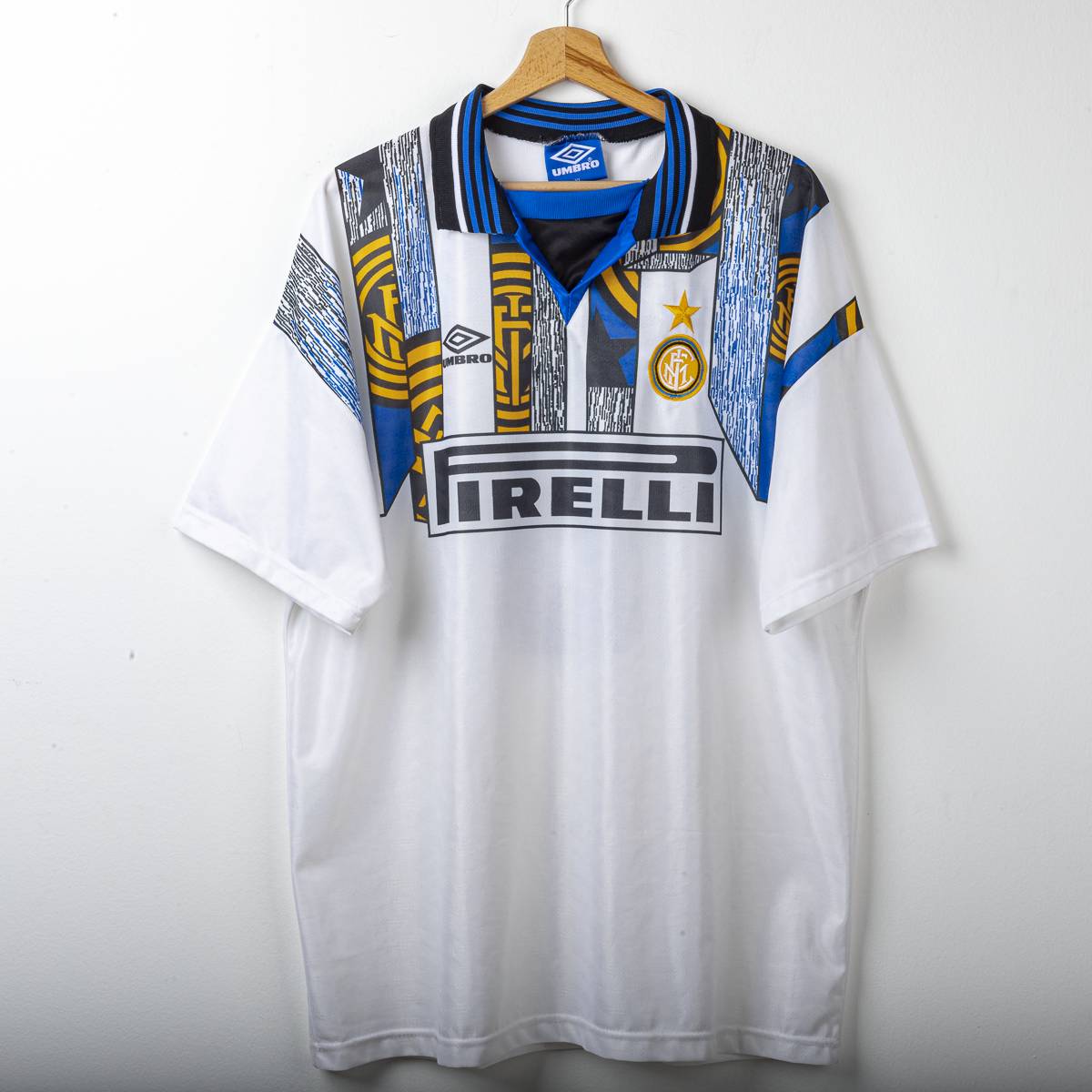 Inter Umbro Pirelli R. Carlos 6 Away Shirt 1995/1996