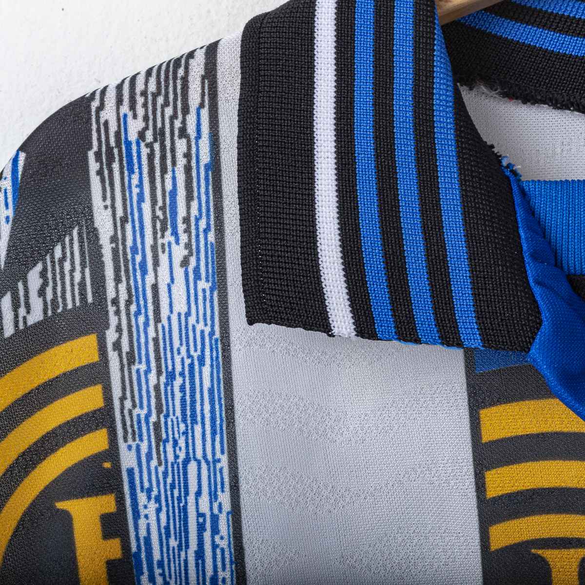 Inter Umbro Pirelli R. Carlos 6 Away Shirt 1995/1996