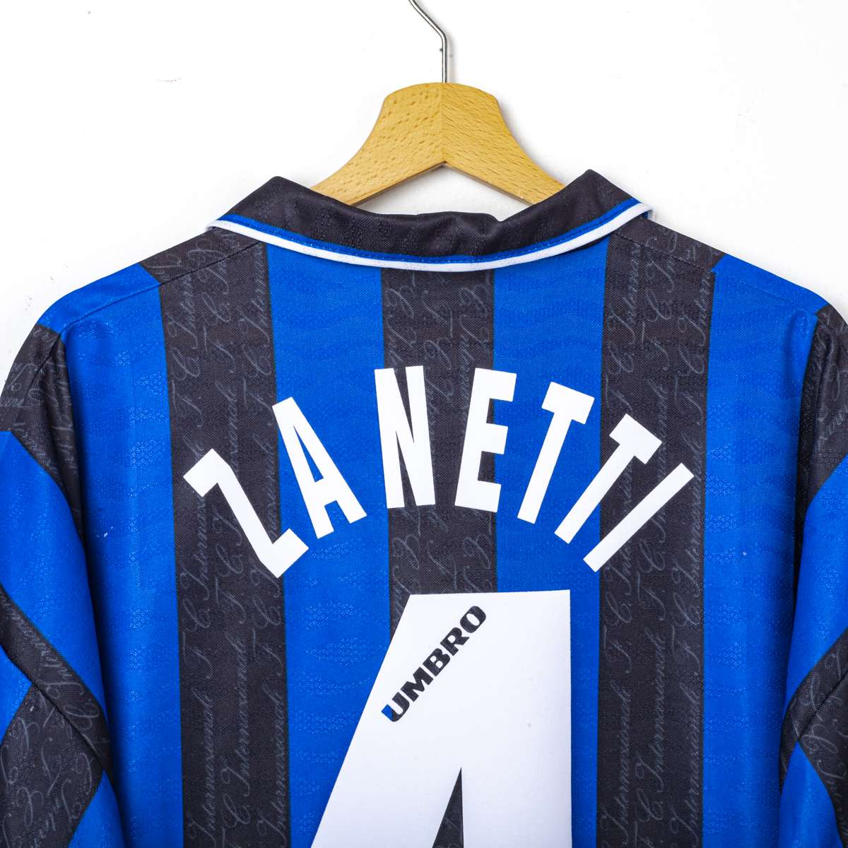 Inter Umbro Pirelli Zanetti 4 1996/1997 Home Shirt