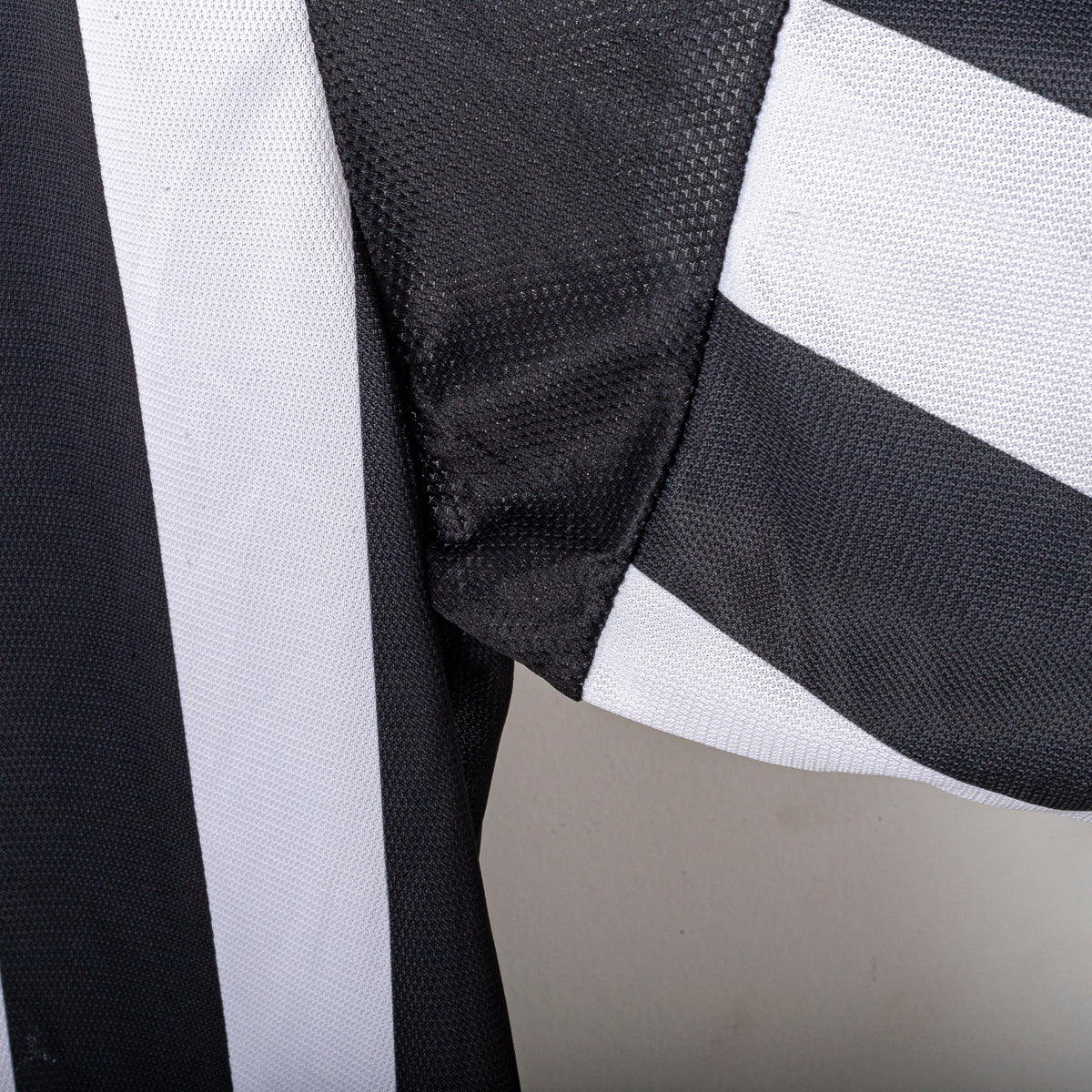2001/2002 juventus lotto tacchinardi 20 ls home jersey