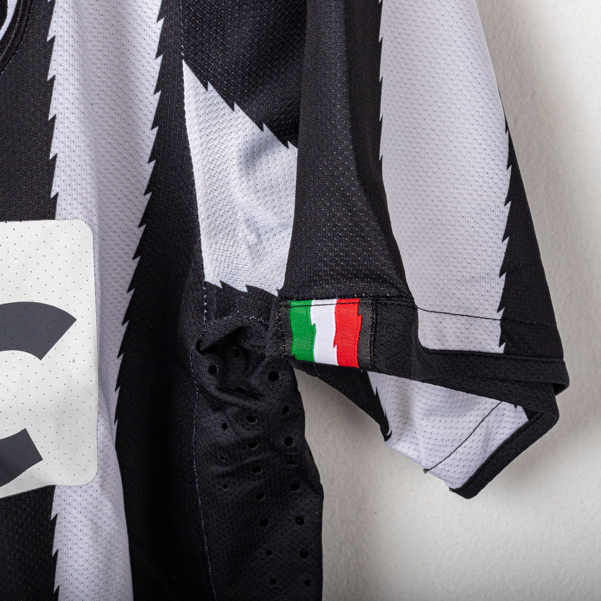 2010/2011 juventus nike 14 home jersey