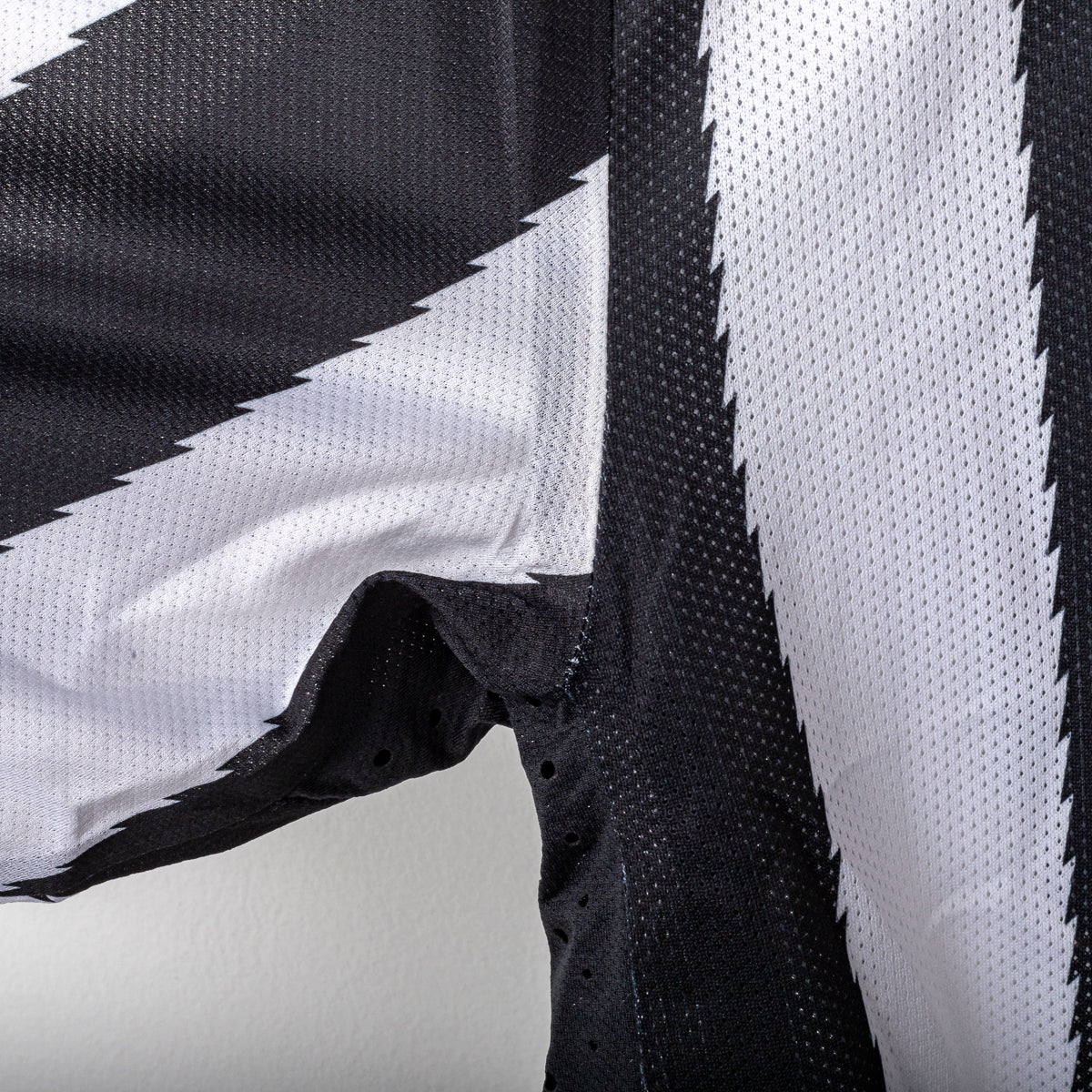 2010/2011 juventus nike 14 home jersey