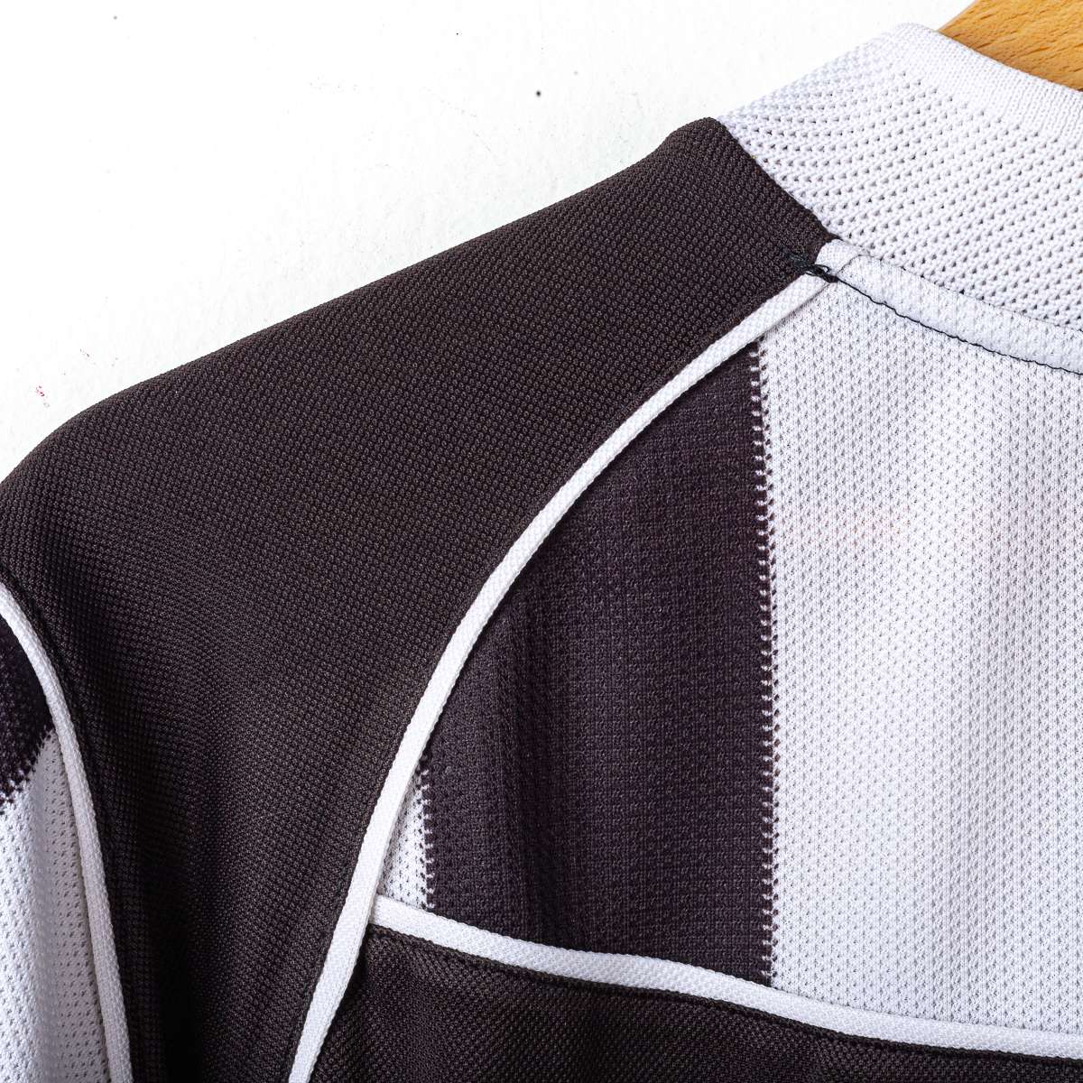 Juventus Lotto Fastweb Thuram 21 2002/2003 Home Shirt