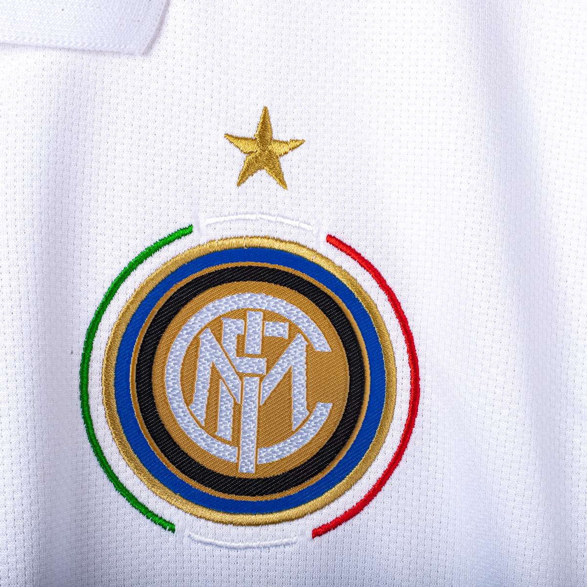 2009/2010 Inter Away Shirt Nike Milito 22 UEFA Respect