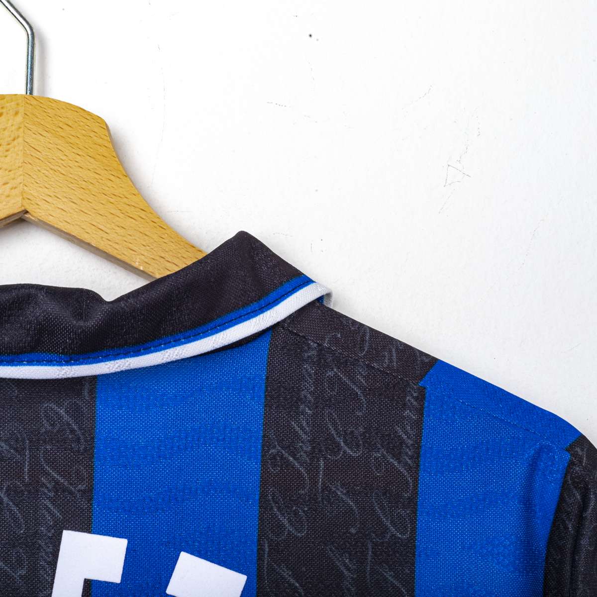 Inter Umbro Pirelli Zanetti 4 1996/1997 Home Shirt