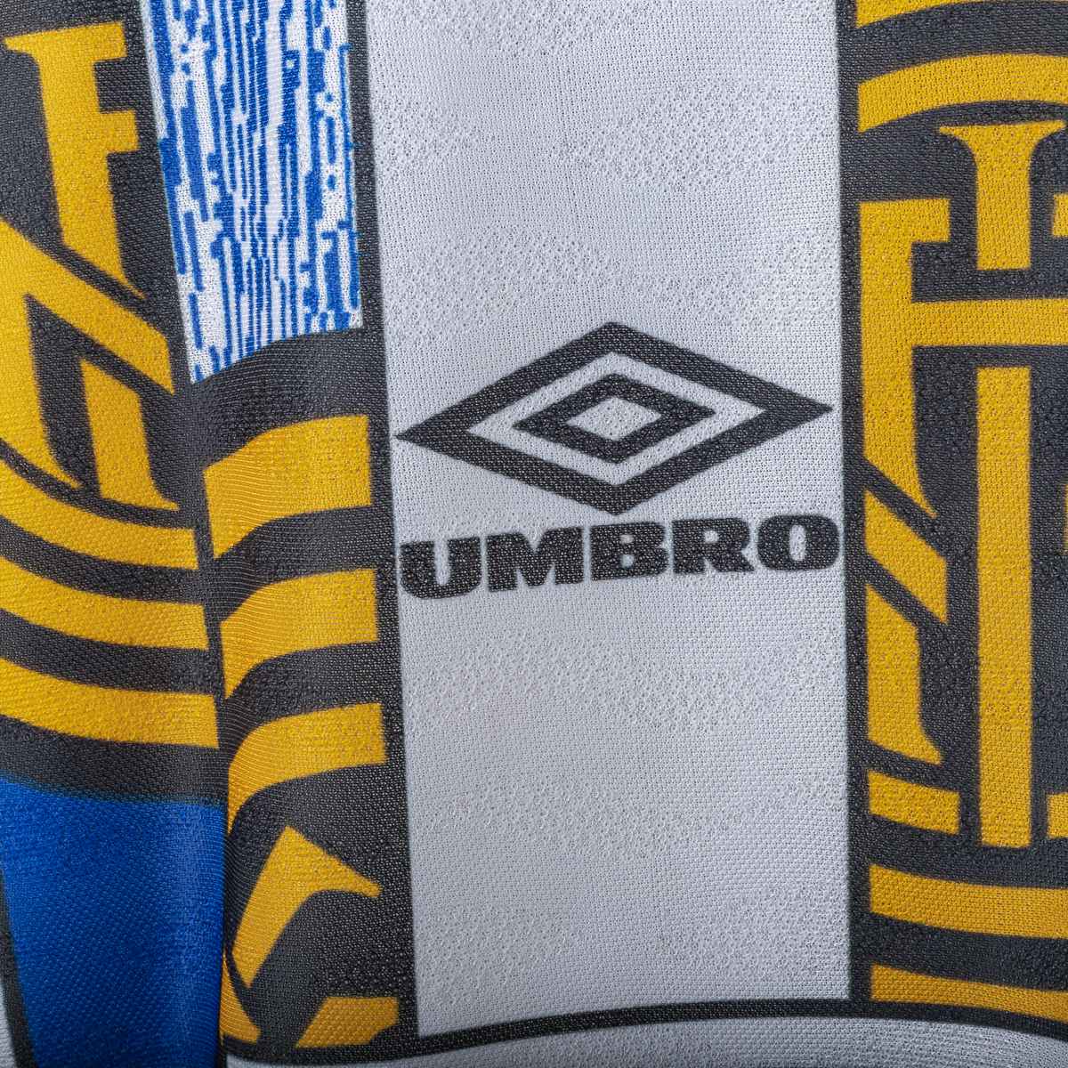 Inter Umbro Pirelli R. Carlos 6 Away Shirt 1995/1996