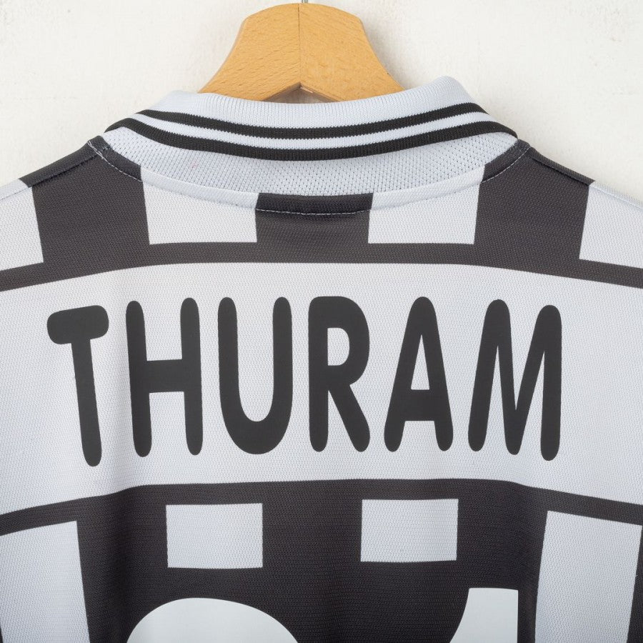 Maglia Home Juventus Thuram 21 2001/2002 by LOTTO - Home (12)