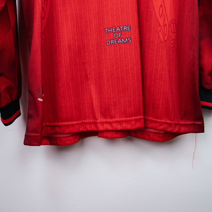 maglia home manchester united Cantona 7 1996/1997 by UMBRO - Home (9)