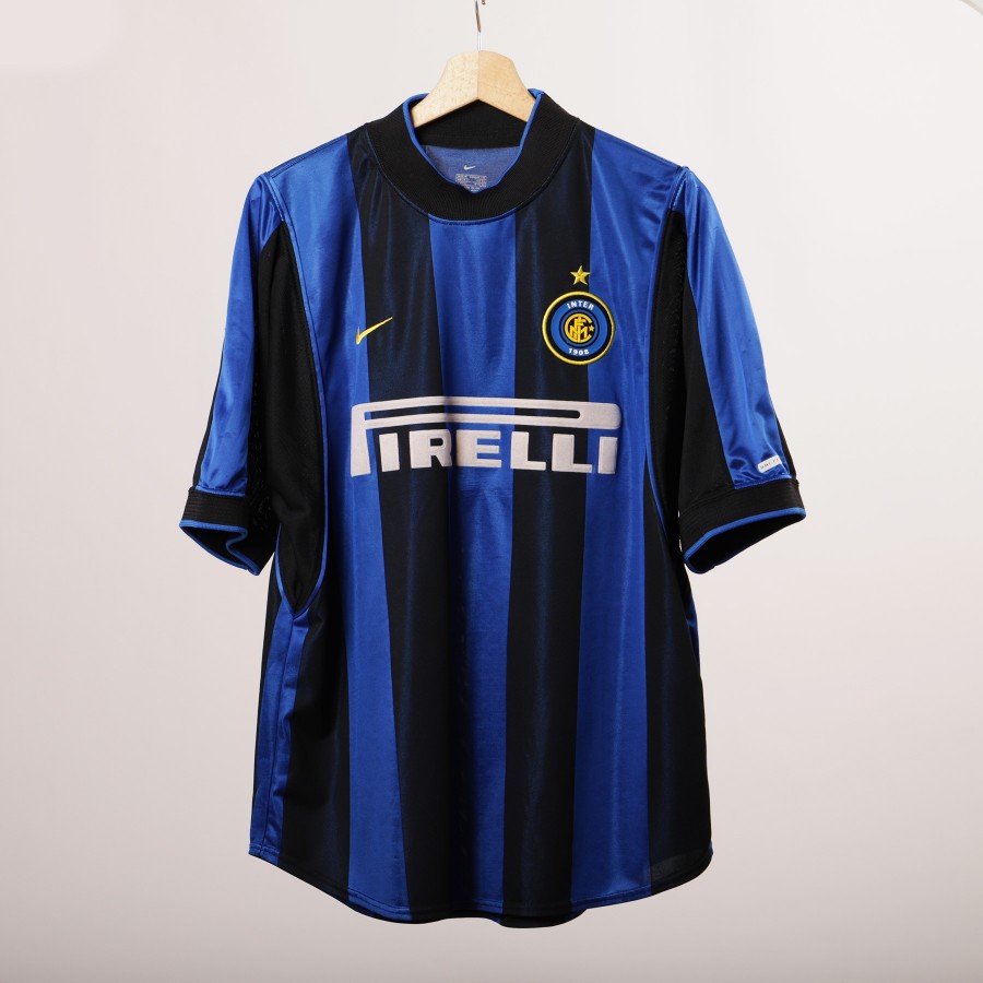 maglia home dell Inter 2000 2001 pirlo 11