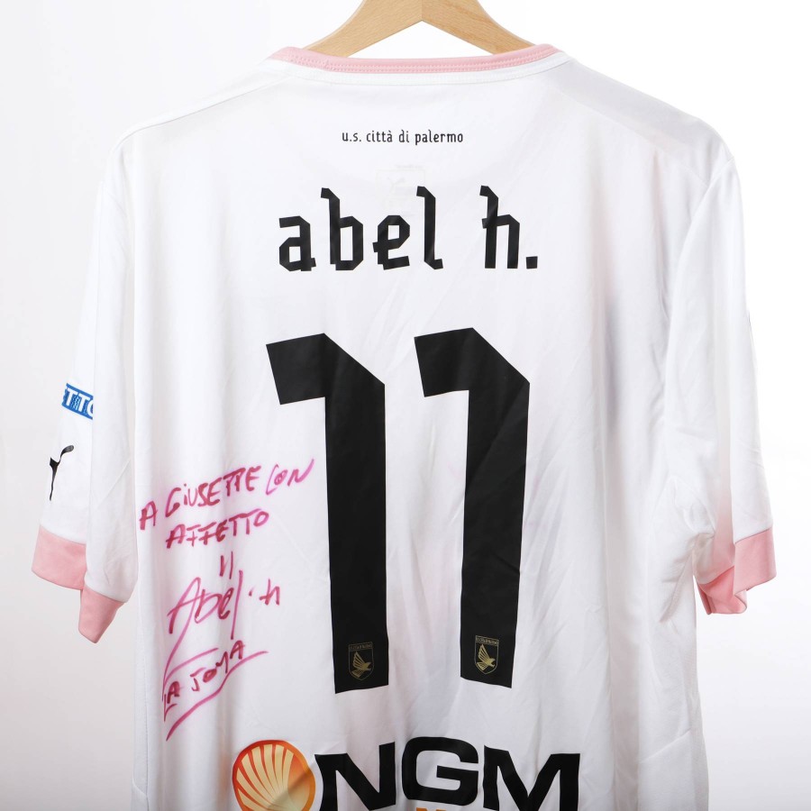 Palermo gave a jersey to all its away fans in Ascoli