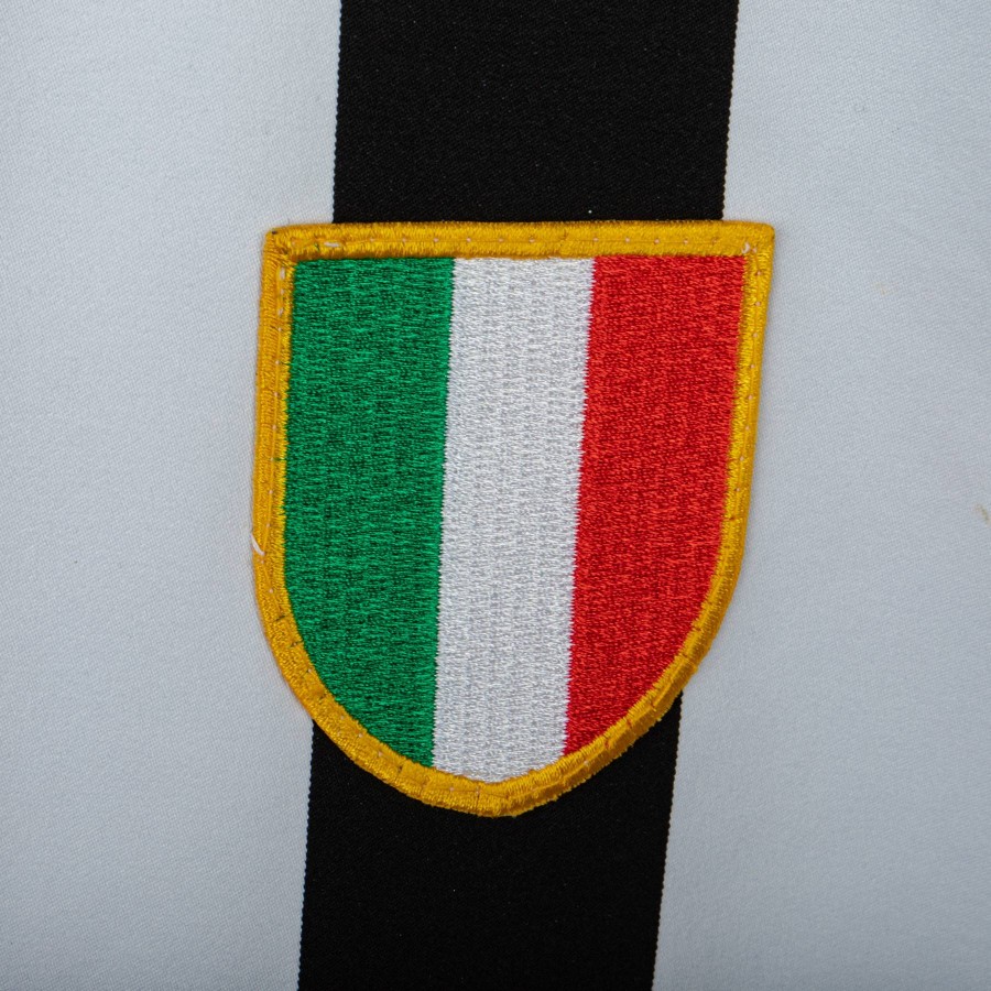 juventus jersey with italian flag