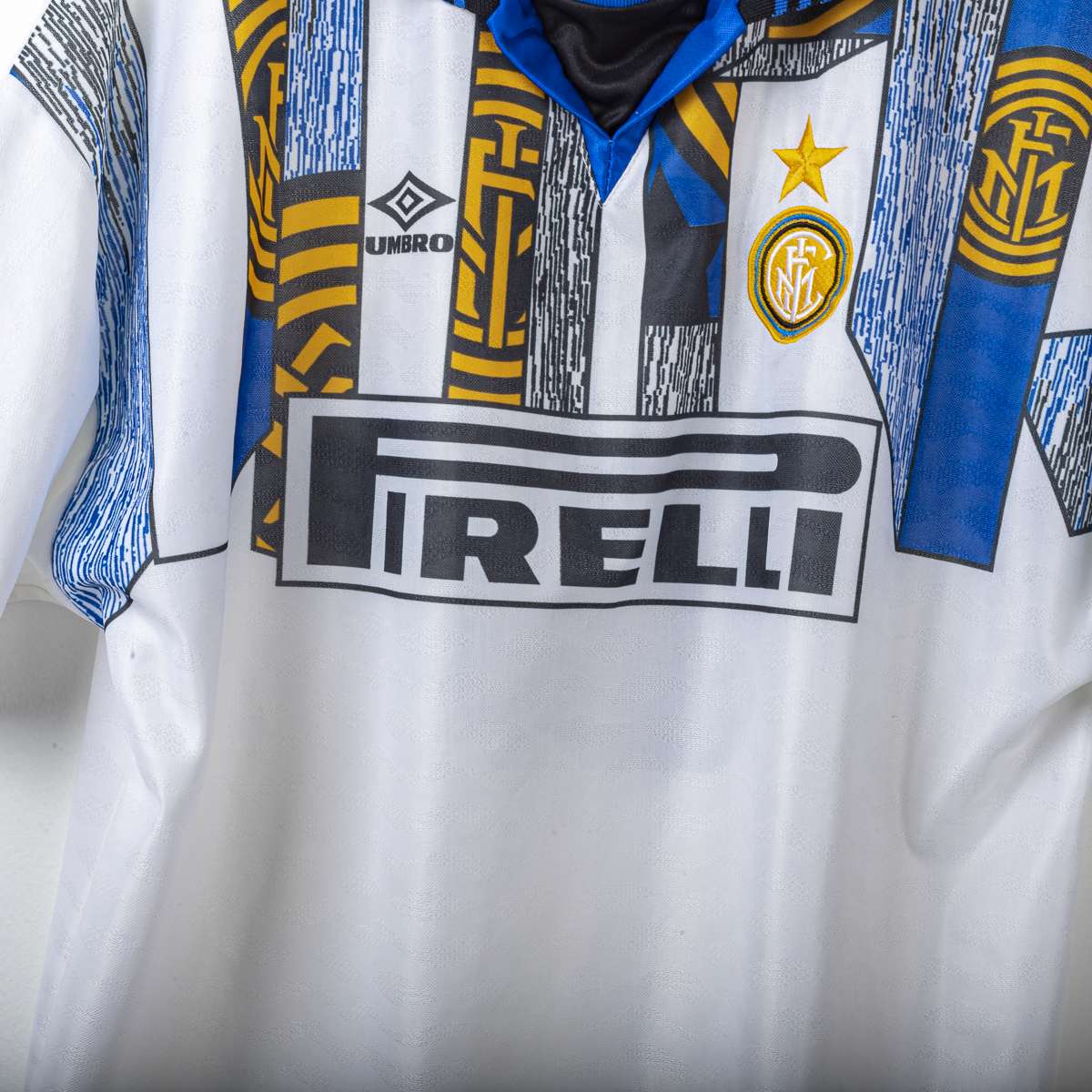 Inter Umbro Pirelli R. Carlos 6 Away Shirt 1995/1996