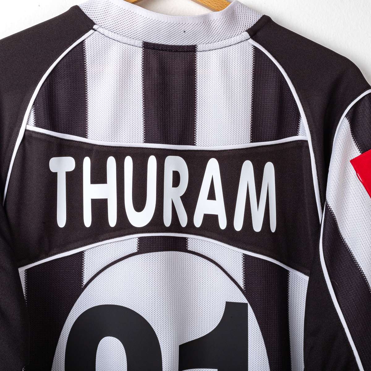 Juventus Lotto Fastweb Thuram 21 2002/2003 Home Shirt