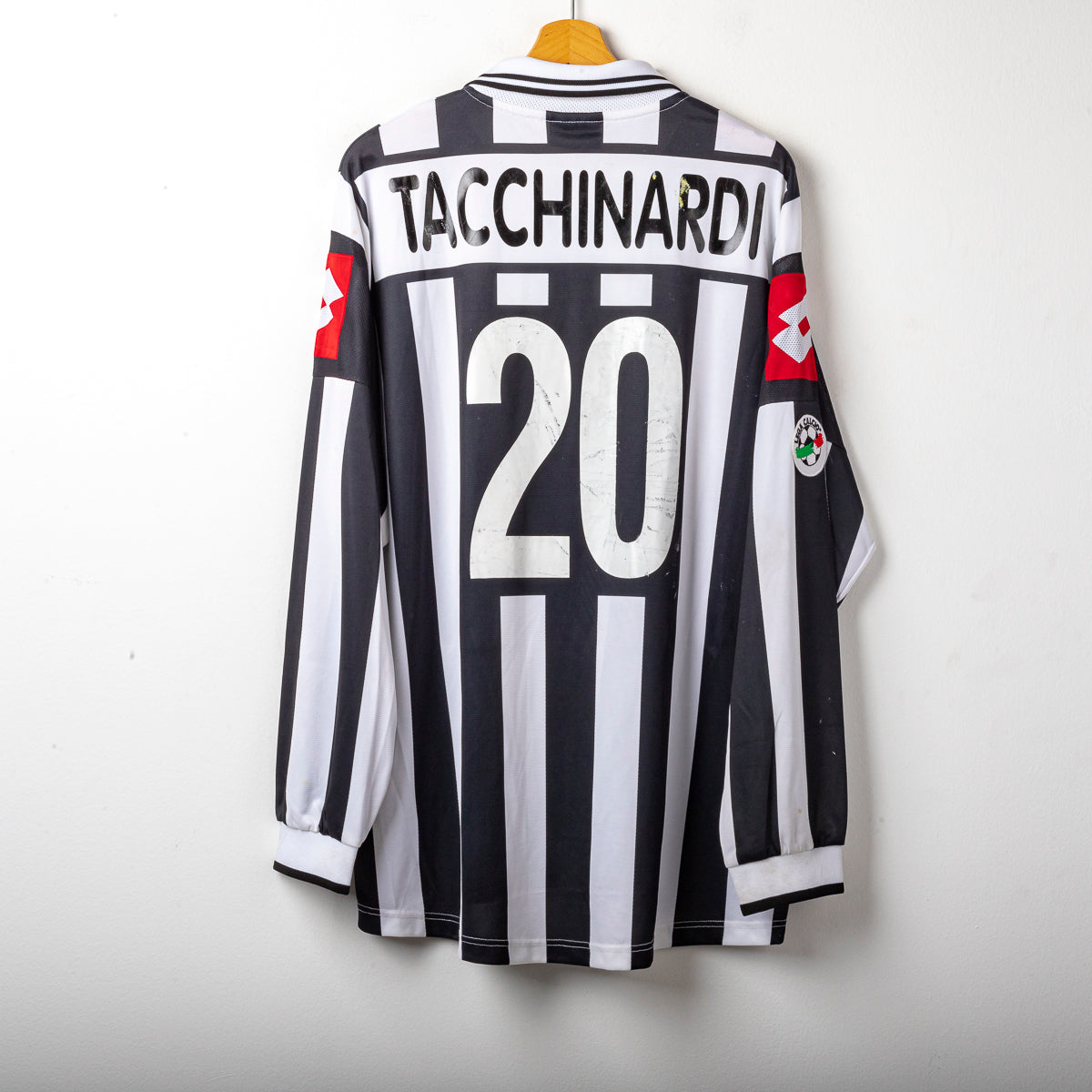 2001/2002 juventus lotto tacchinardi 20 ls home jersey