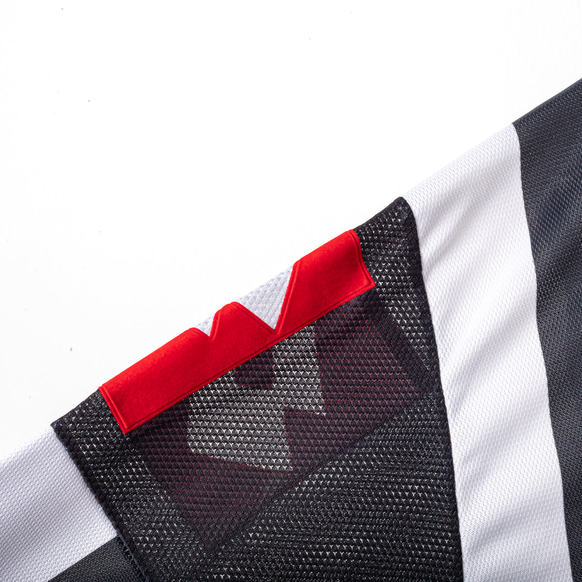 2001/2002 juventus lotto tacchinardi 20 ls home jersey
