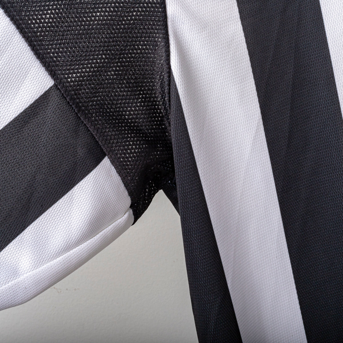 2001/2002 juventus lotto tacchinardi 20 ls home jersey