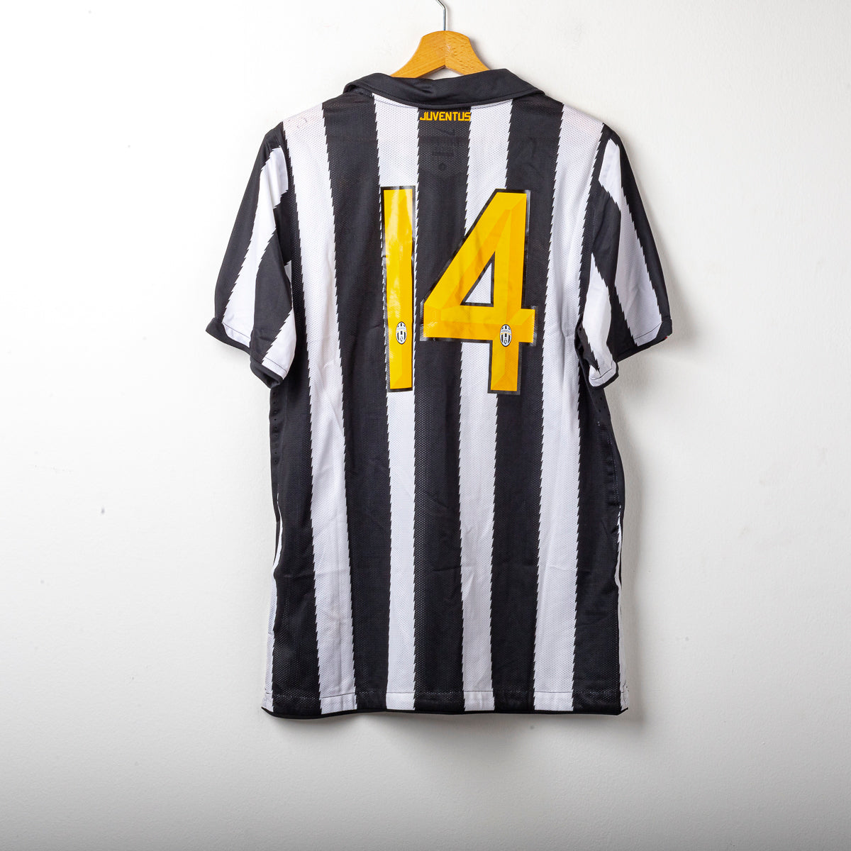 2010/2011 juventus nike 14 home jersey
