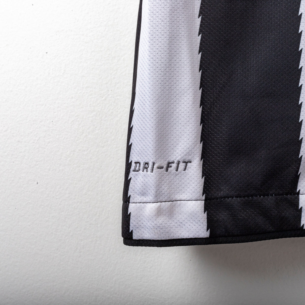 2010/2011 juventus nike 14 home jersey
