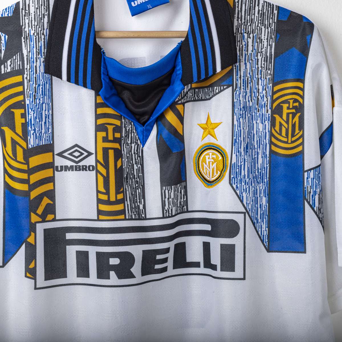 Inter Umbro Pirelli R. Carlos 6 Away Shirt 1995/1996