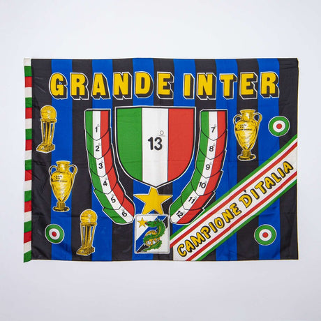 Bandiera Inter 13° Scudetto  V4 (scudetti ad arco con logo giu) - Home