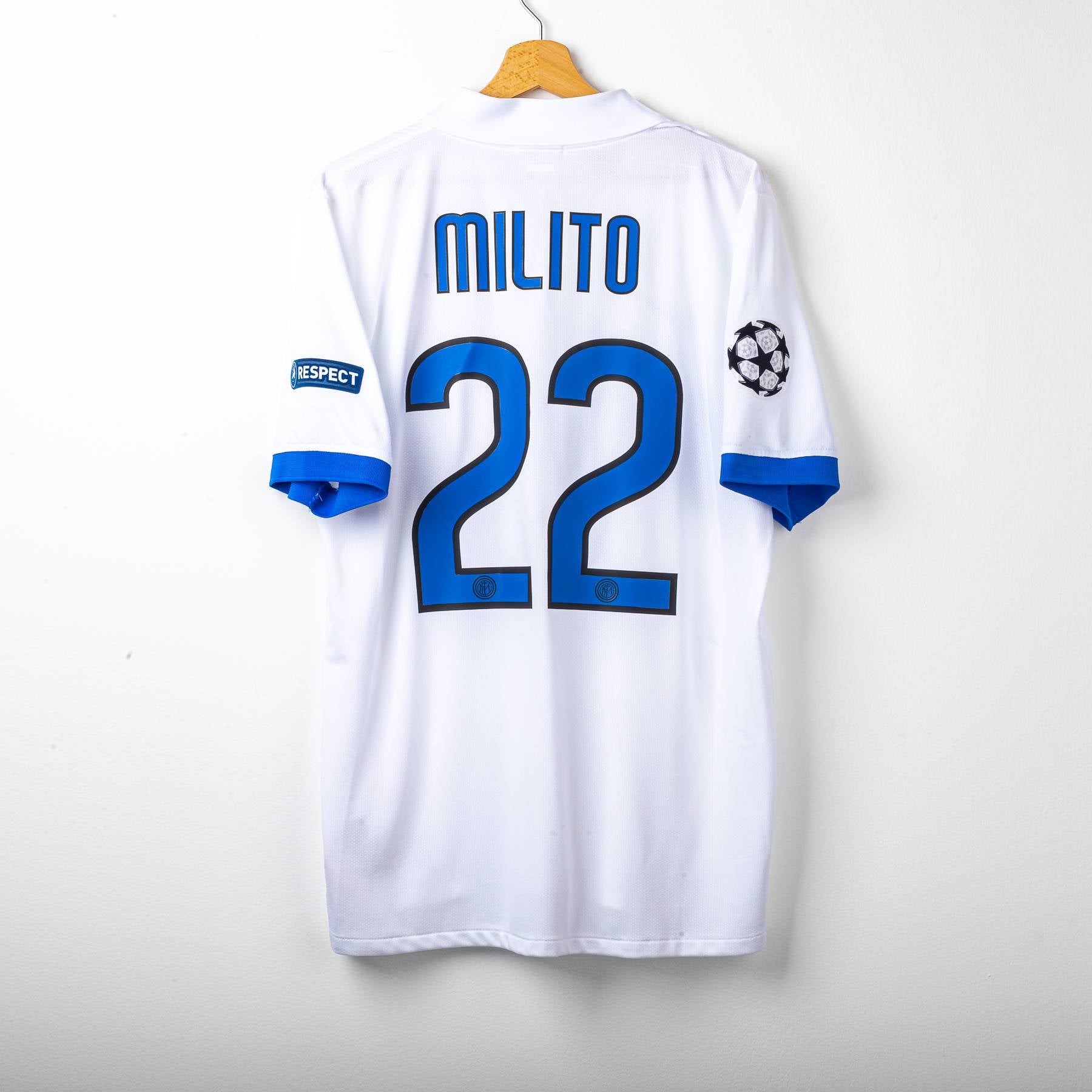 Inter Milan Nike Milito 22 UEFA 2009/2010 Away Shirt
