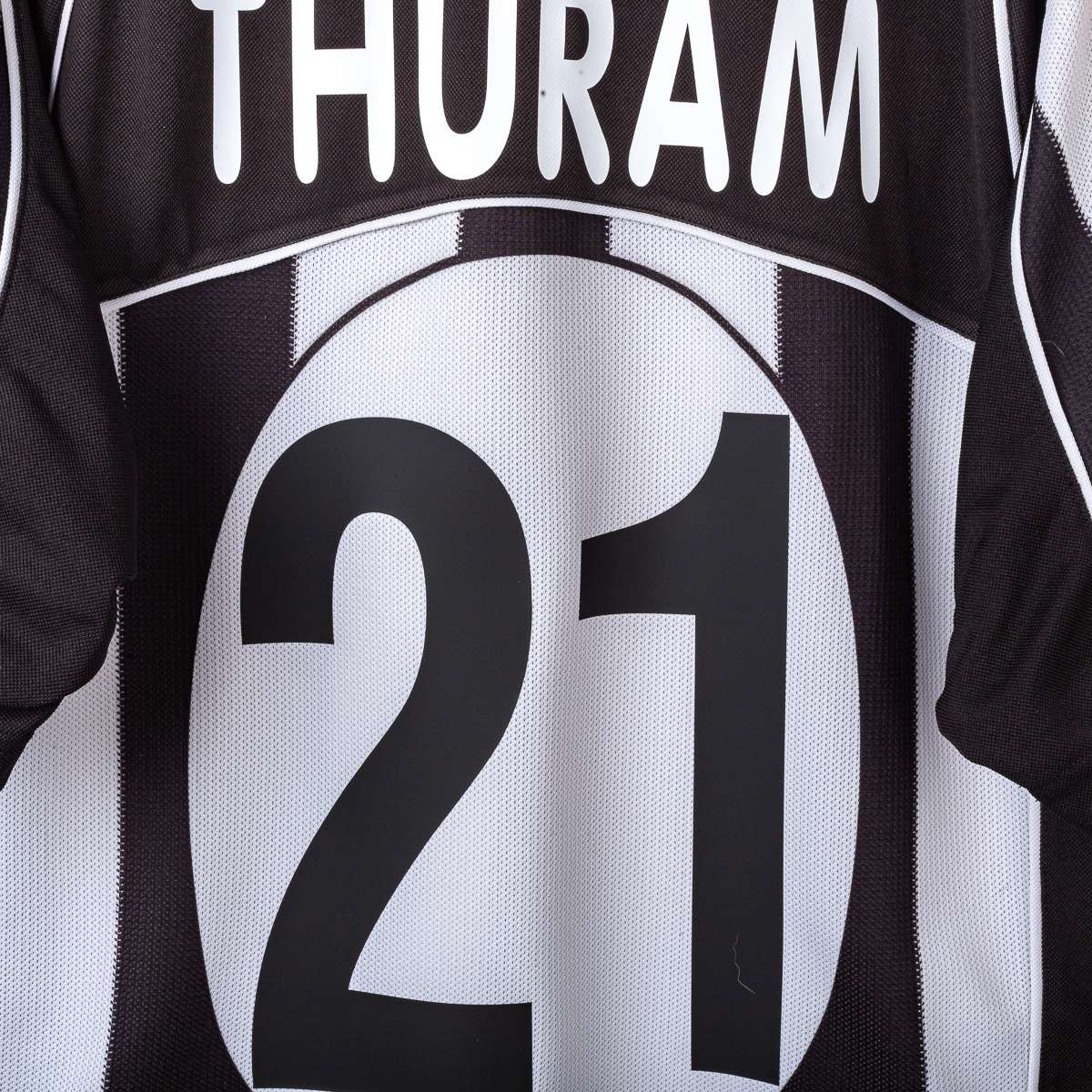 Juventus Lotto Fastweb Thuram 21 2002/2003 Home Shirt