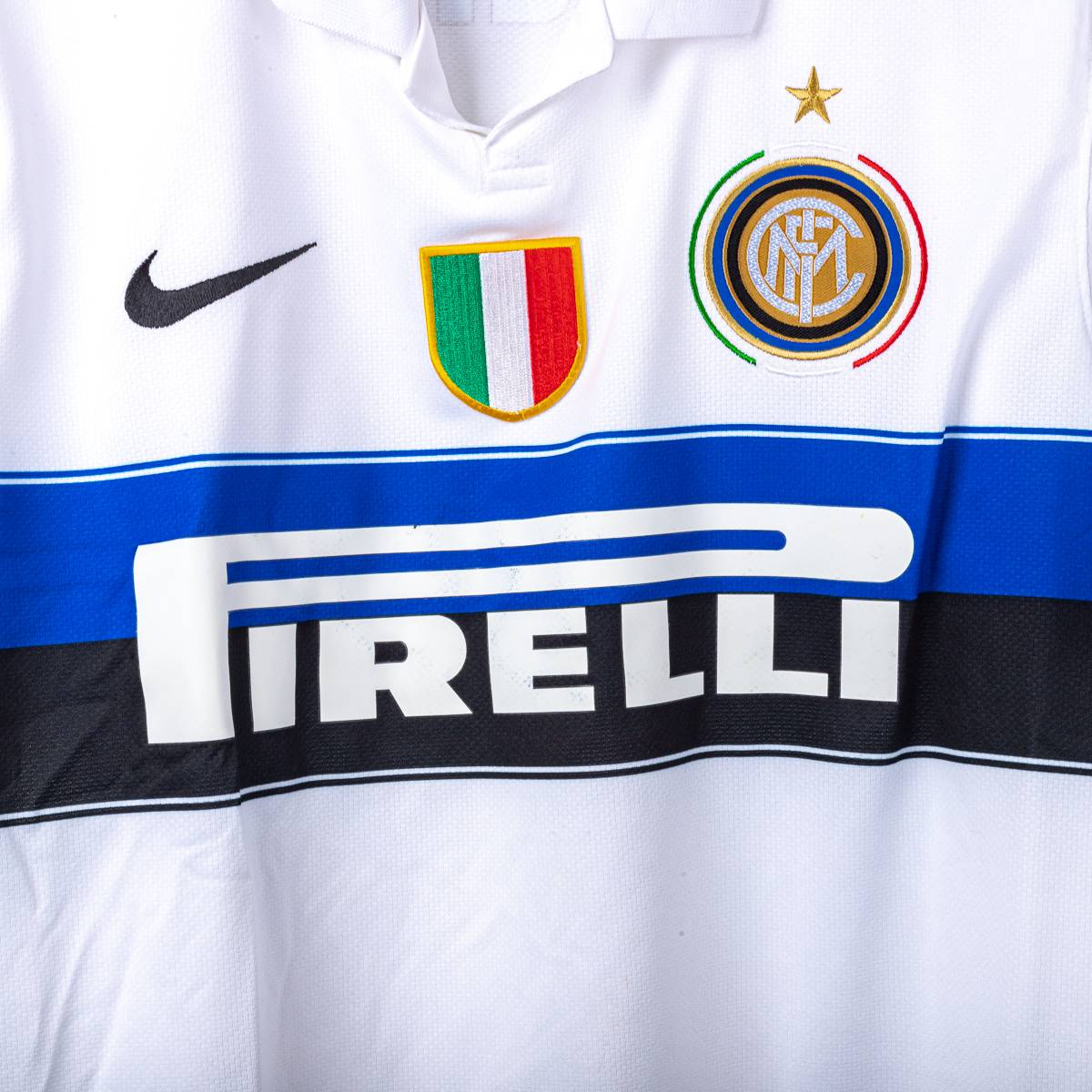 2009/2010 Inter Away Shirt Nike Milito 22 UEFA Respect 