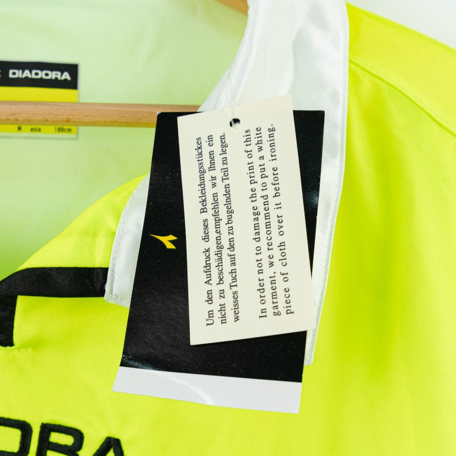 MAGLIA ARBITRO CALCIO F.I.G.C. A.I.A UFFICIALE DIADORA COLOR ORO STEMMA MAGLIA ARBITRO CALCIO F.I.G.C. A.I.A UFFICIALE DIADORA COLOR ORO STEMMA