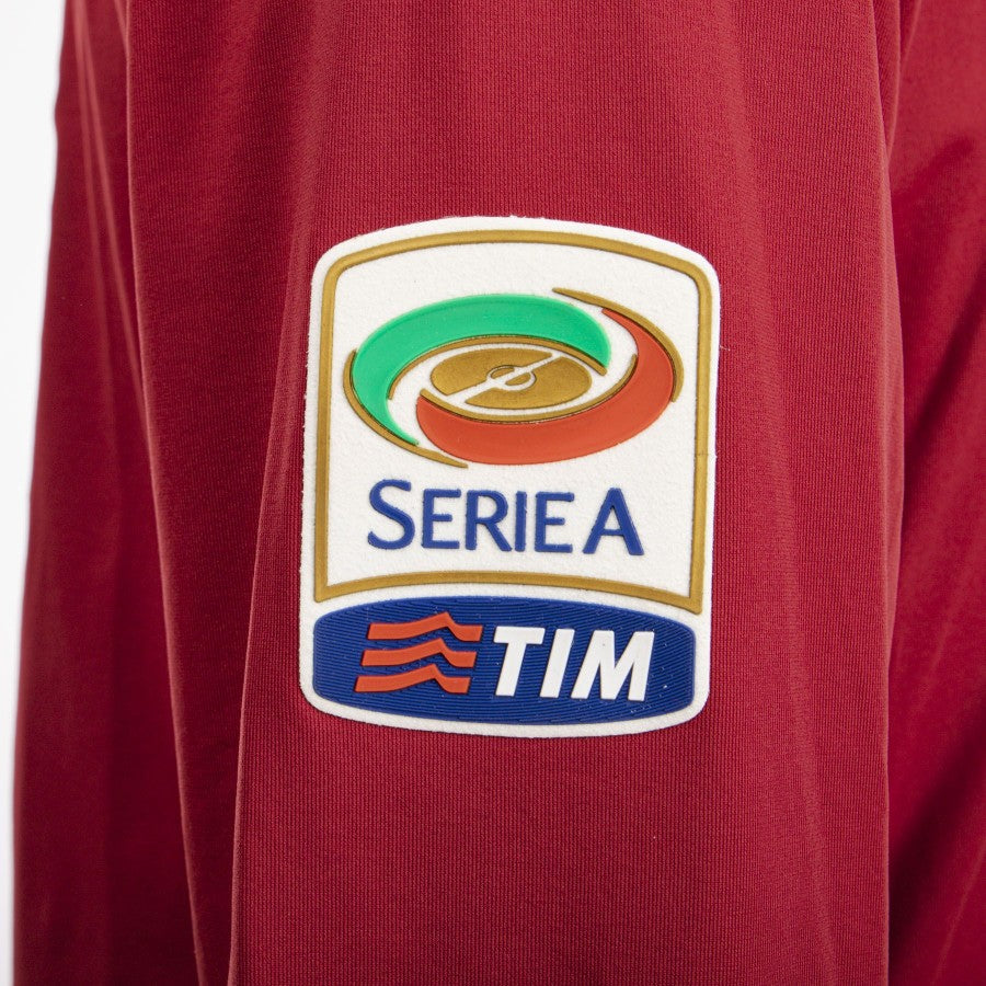 Football Cares, l'As Roma dona le maglie di Totti, Pjanic e Dzeko Football Cares, l'As Roma dona le maglie di Totti, Pjanic e Dzeko