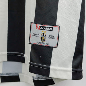 maglia home Juventus Thuram 21 2001/2002  by LOTTO - Home (19)