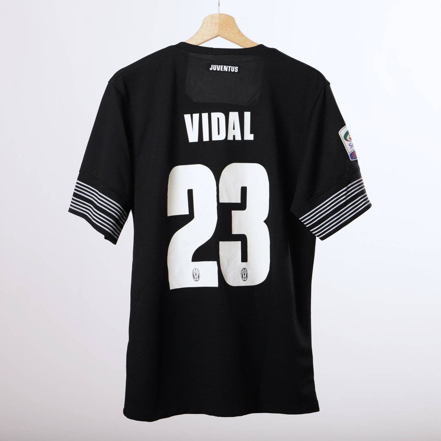 Juventus away shirt Nike 2012/2013 Vidal 23
